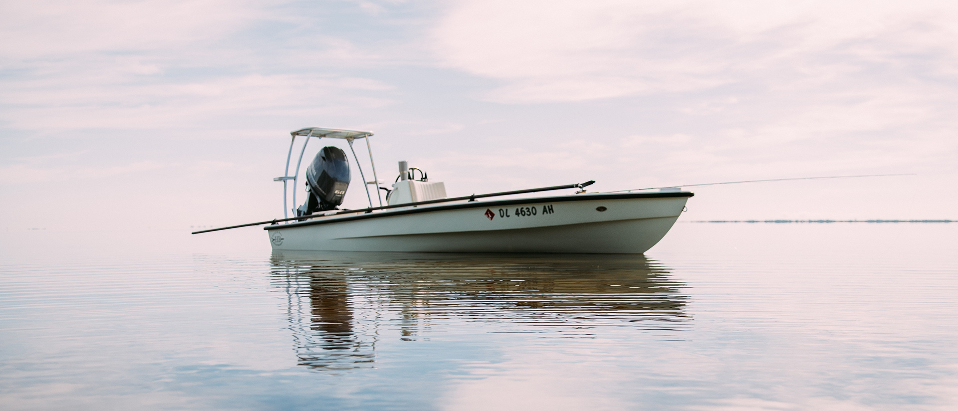 Skiff Whipray Hell's Bay Boatworks